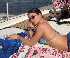 'Đại hội bikini' của Kylie: hở nhiều hay ít cũng phồn thực, ai ngắm đều phải sốc vì độ 'siêu to khổng lồ' của V1 và V3 của nàng tỷ phú