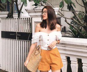 Chỉ bằng cách chọn thiết kế cổ áo thông minh, bạn đã khắc phục được 'ngon ơ' nhược điểm vóc dáng