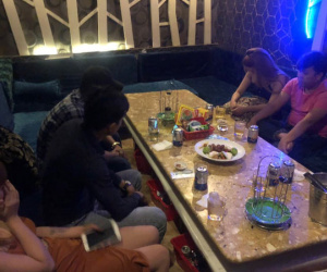 Tiếp viên ăn mặc hở hang phục vụ khách chơi ma tuý ở nhà hàng trung tâm Sài Gòn