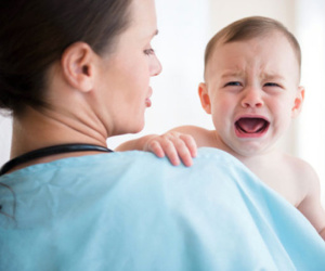 Tại sao trẻ con luôn khóc khi gặp một số người?