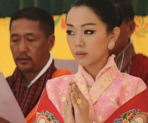 Danh tính Công chúa Bhutan đang khiến cộng đồng mạng phát sốt với khí chất ngút ngàn: Xinh đẹp bậc nhất, học vấn đỉnh cao cùng người chồng hoàn hảo