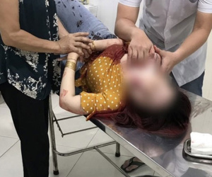 Bình Dương: Cô gái bị đối tượng đi xe SH dùng dao đâm nhiều nhát vào cổ, ngã gục xuống đường