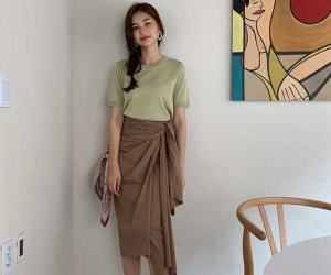 Có 1 gam màu xanh đang nhăm nhe 'đánh chiếm' tủ đồ của các chị em trong mùa thu này