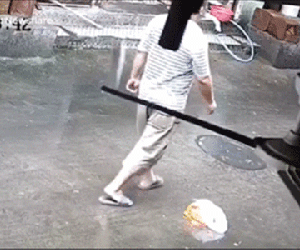 Video: Thót tim với những tai họa 'từ trên trời rơi xuống'
