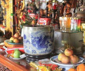 Bát hương có 3 dấu hiệu này phải thay ngay, giữ lại mất lộc, đen đủi cả năm