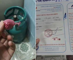 Nhân viên tiệm gas xộc thẳng vào nhà giành khách, dùng bật lửa để kiểm tra gas hết hay còn trong sự bàng hoàng của chủ nhà