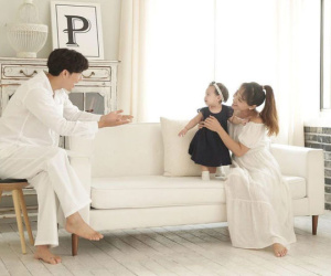 Con gái thứ hai của nữ thần Kpop thế hệ 1 Eugene và tài tử Ki Tae Young gây chú ý vì lộ mặt xinh như thiên thần
