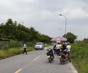 Phát hiện thi thể đàn ông phân hủy bên đường ra sân bay Nội Bài