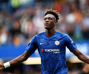Abraham lập cú đúp, Chelsea vẫn bị cầm chân khó tin tại Stamford Bridge