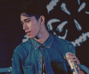Điển trai lại còn biết chơi guitar, nam sinh 'trường con nhà giàu' RMIT ngượng ngùng vì được cả con trai tỏ tình