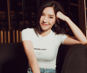 Bích Phương: 'Kể cả ngày mai có là ngày tệ nhất cuộc đời thì chúng ta vẫn nên tẩy trang trước khi đi ngủ!'
