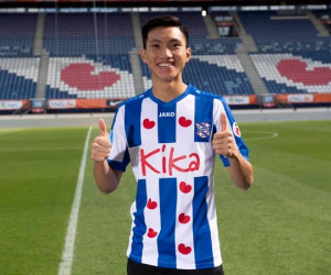 Văn Hậu chính thức ra mắt, mặc áo số 15 tại Heerenveen
