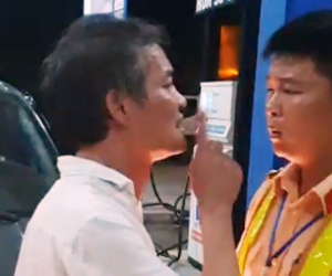 Xử phạt 2,5 triệu đồng tài xế biển xanh tát CSGT