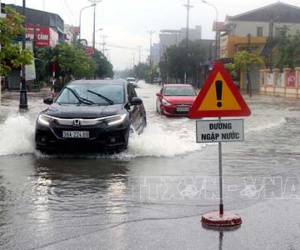 Mưa lũ, học sinh Hà Tĩnh phải nghỉ học