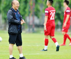 'Đại chiến' Thái Lan - Việt Nam: Bài tẩy của Park Hang-seo và chiến thuật của Nishino
