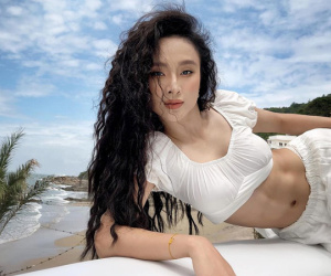 Sau thời gian ở ẩn, tích cực tham gia nhiều khóa tu và dự án từ thiện, Angela Phương Trinh bất ngờ trở lại khoe thân hình nóng bỏng đáng ngưỡng mộ