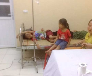 Ăn cỗ mừng tân gia, hơn 30 người nhập viện