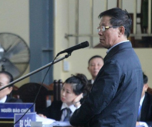 Cựu tướng Phan Văn Vĩnh bị khởi tố vụ bán vật chứng gỗ lậu