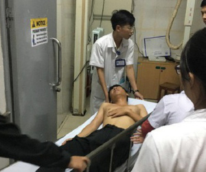 Không chỉ fan nữ trúng pháo, 2 cảnh sát cơ động phải nhập viện vì xô xát ở khu vực khán đài CĐV Nam Định