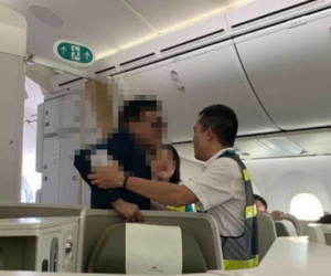Vụ đại gia say xỉn sàm sỡ khách trên máy bay: Phạt 2 triệu đồng một nhân viên an ninh
