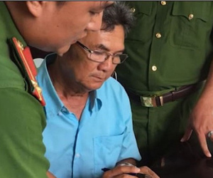 Thầy giáo dạy nhạc dâm ô ba bé gái: Thấy hát hay nên nựng