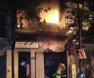Cháy lớn căn biệt thự trong khu đô thị Xa La, 4 người trong gia đình chạy thoát thân