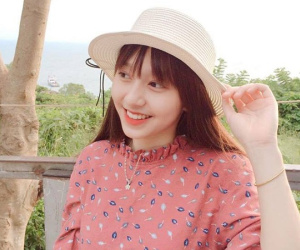 Nữ sinh có nụ cười ngọt ngào và đôi chân kỳ lạ khiến bao người nín lặng