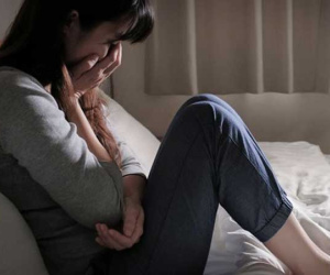 Lúc bác sĩ bế con lại gần cho tôi cảm nhận hơi thở nhẹ nhàng ấy, tôi nuốt nước mắt chối bỏ con mình để chồng cũ đưa con đi