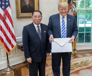 Báo Hàn: Muốn tạo đột phá, Chủ tịch Kim Jong Un viết thư mời TT Donald Trump tới thăm Bình Nhưỡng