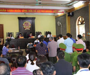 Hoãn xét xử vụ gian lận thi cử ở Sơn La: Sẽ áp giải nếu người triệu tập không đến