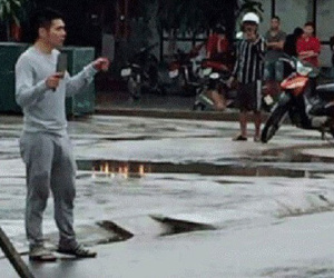 Đối tượng ngáo đá, cầm dao đuổi chém người qua đường