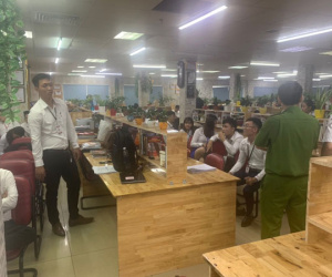 Hình ảnh khám xét tại trụ sở Công ty địa ốc Alibaba