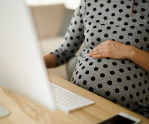 Chớ có làm 7 điều sau với mẹ bầu chốn công sở nếu không muốn biến mình thành kẻ vô duyên