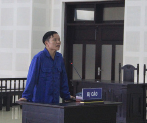 Đâm hàng xóm trọng thương vì nghi tiếp tay cho vợ ngoại tình