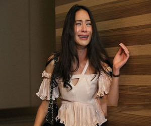 Bồ của con trai vác bụng đến nhà đòi danh phận, mẹ chồng giả điên khiến cô ả 'chạy mất dép'