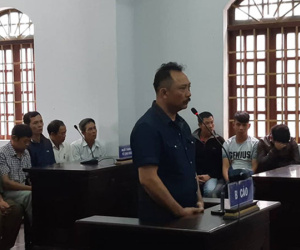 Phiên tòa xử trùm gỗ lậu Phượng 'râu' tạm dừng vì 1 giám đốc bất ngờ nhập viện