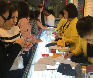 Giá vàng SJC giảm, USD ngân hàng bất ngờ tăng mạnh