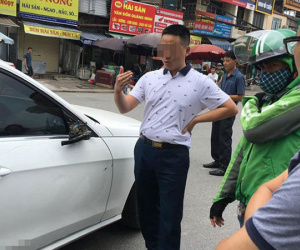 Xe ôm đâm toác gương Mercedes: Hai bên cười lớn nhưng tài xế Grab 'méo mặt' vào phút chót