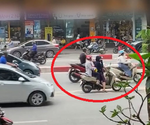 Video: 2 người phụ nữ khiến cả phố phải hoảng sợ, tìm cách né tránh