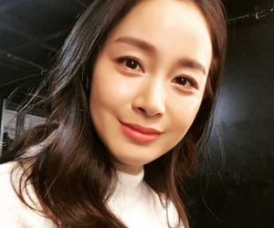 Kim Tae Hee chăm dưỡng da cầu kỳ, bảo sao đã U40 mà vẫn đẹp như nữ thần khiến Bi Rain mê tít