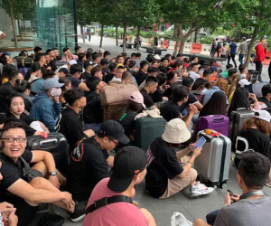 Dân Việt đổ về Apple Store, mang theo vali xếp hàng trước giờ mở bán iPhone 11