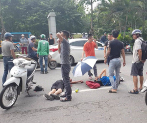 Hà Nội: Xe máy chạy với tốc độ cao đâm vào nữ sinh qua đường, nạn nhân văng xa 2m