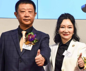 Đi ăn lẩu 'câu' được cả ông chủ, vợ trẻ cùng chồng tạo nên đế chế gần 600 nhà hàng và tài sản ròng 14 tỷ đô nhờ 'bí quyết làm vợ'