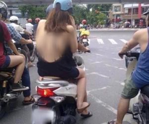 Hãng xe ôm công nghệ gây tranh cãi khi đăng thông báo cho rằng khách mặc đồ 'mát mẻ và ôm sát' sẽ ảnh hưởng tới chất lượng chuyến xe vì tài xế dễ mất tập trung!?