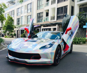 3 năm tuổi, Chevrolet Corvette '7 sắc cầu vồng' bán lại ngang giá Mercedes-Benz S-Class 2019 mua mới
