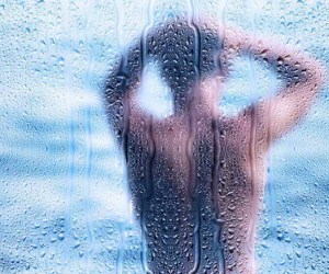 Chàng trai hốt hoảng vì bị nghi mắc bệnh tình dục, 'thủ phạm' ở ngay trong phòng tắm