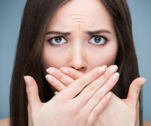 Phải làm sao để chữa hơi thở có mùi?