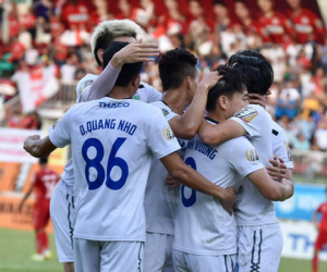 Trò cưng thầy Park 'nổ' hat-trick, HAGL thắng lớn trước ngày hội quân ở ĐTQG