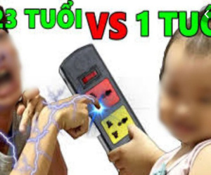 Dân mạng đồng loạt ném đá Kênh Youtube có video cho trẻ em 1 tuổi 'troll' người lớn bằng cách sờ tay vào ổ điện