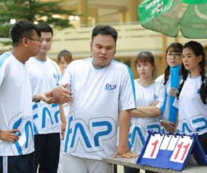Toàn cảnh 'đại chiến' giữa FAPTV và antifan khi bị nhận xét hài nhảm mà cũng nhận 'nút kim cương', Cris Phan liền góp mặt vào drama này!